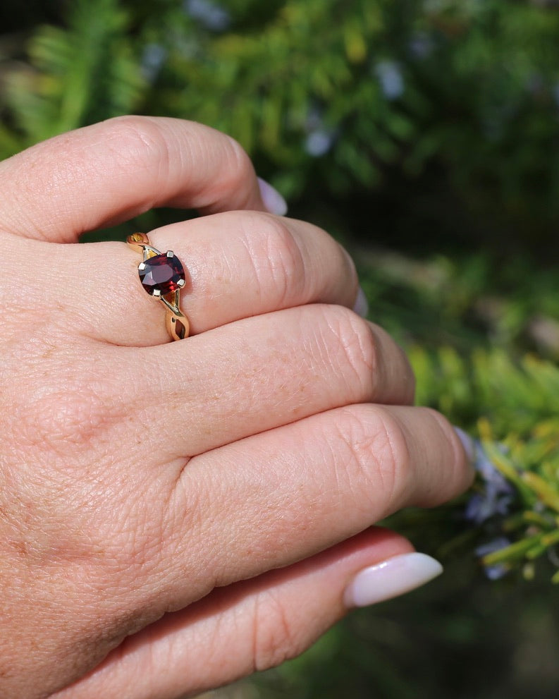 1.35ct Cushion Cut Deep Red Natural Spinel, 18ct Yellow Gold, size M1/2 or just under 6.5, 3.75g