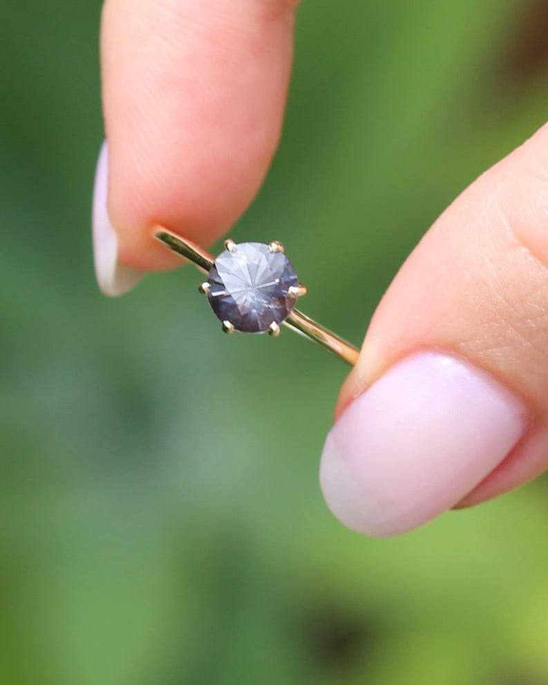 1.35 Lavender Grey Spinel Solitaire, 6 Claw setting, 9ct Yellow Gold, size 9.75 or just over T, 1.72g