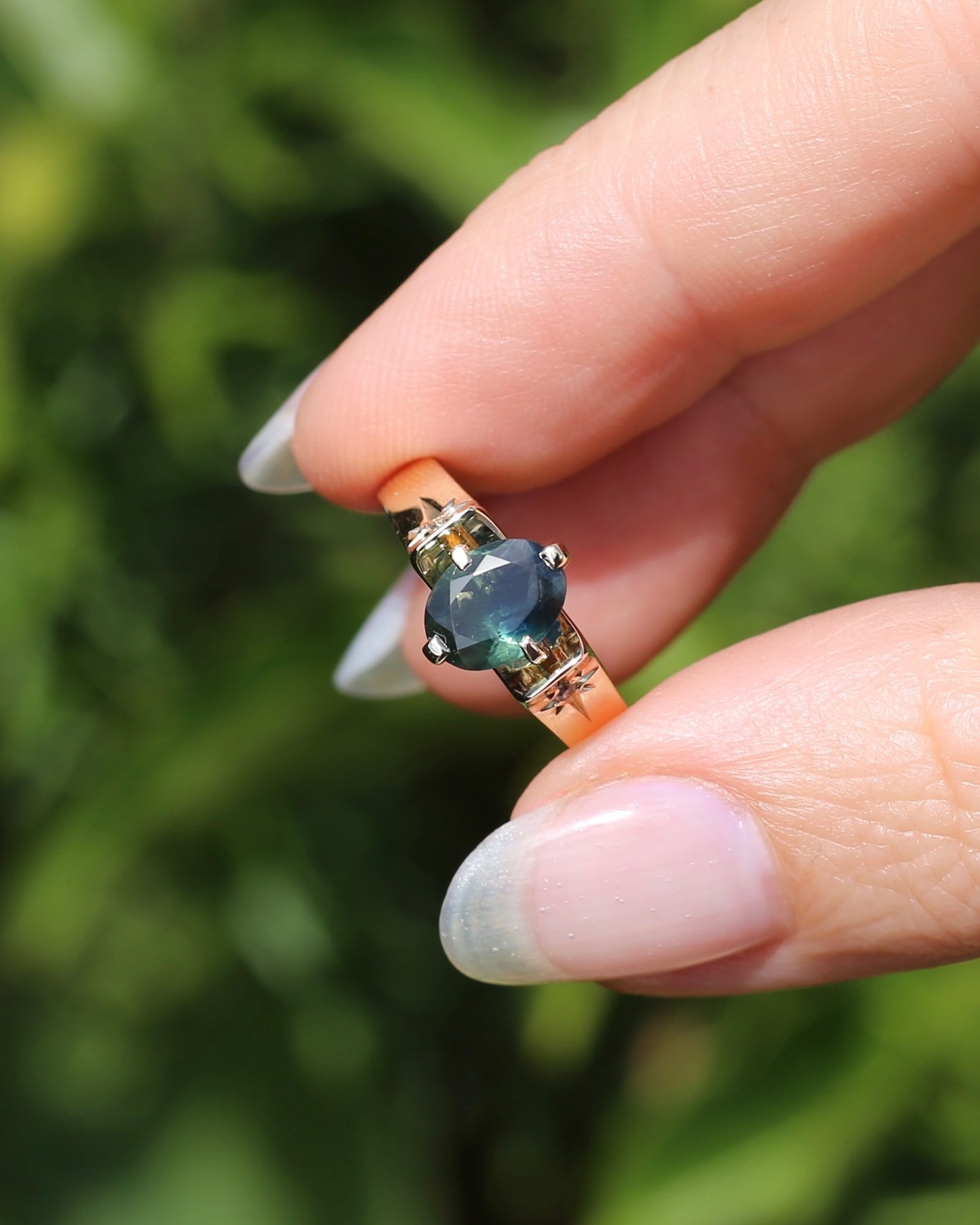 Circa 1970s 1.2ct Oval Australian Parti Sapphire Ring with Star Set Diamond Side Stones, 9ct Yellow Gold, size R1/2 or 8.75, 3.28g