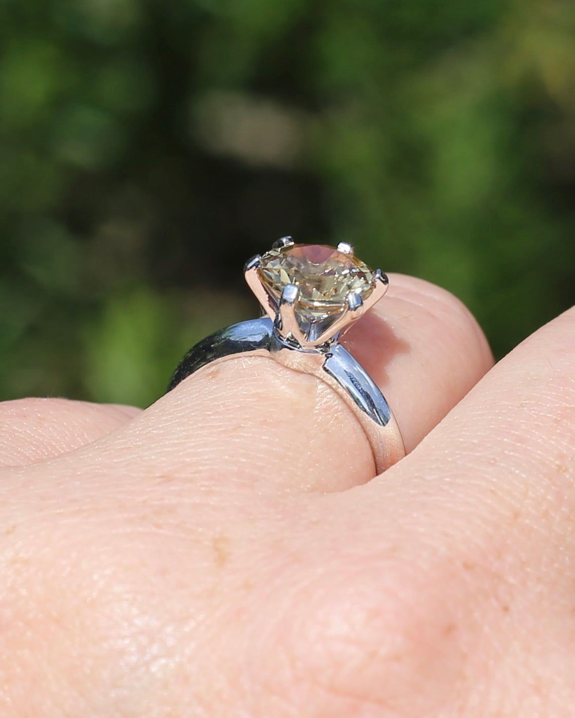 9mm 2.25ct Natural Yellow Beryl, 6 Claw Set, 9ct White Gold, size N1/2 or nearly 7, 3.75g