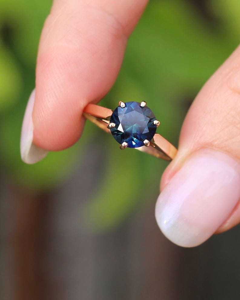 Vintage 2.44ct Blue Parti Ring, 14ct Yellow Gold, size O or 7.25, 2.49g with valuation
