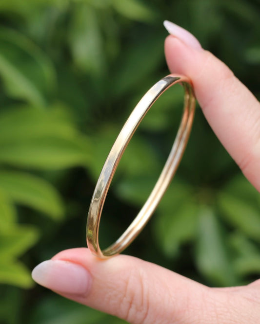 Oval 9ct Coil Bangle, British Made, 9ct Yellow Gold (the slightly rosier gold of the two), 5.38g