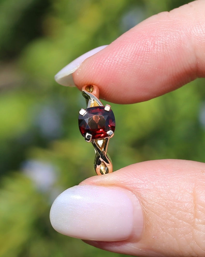 1.35ct Cushion Cut Deep Red Natural Spinel, 18ct Yellow Gold, size M1/2 or just under 6.5, 3.75g