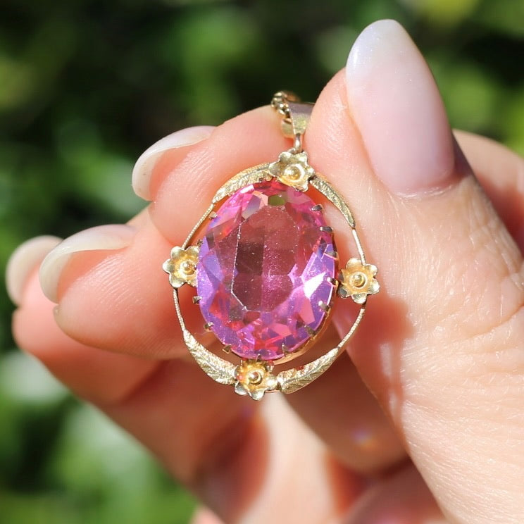 Circa 1930s-1950s Pink Paste Pendant in Decorative 9ct Gold Floral Surround, 4.23g