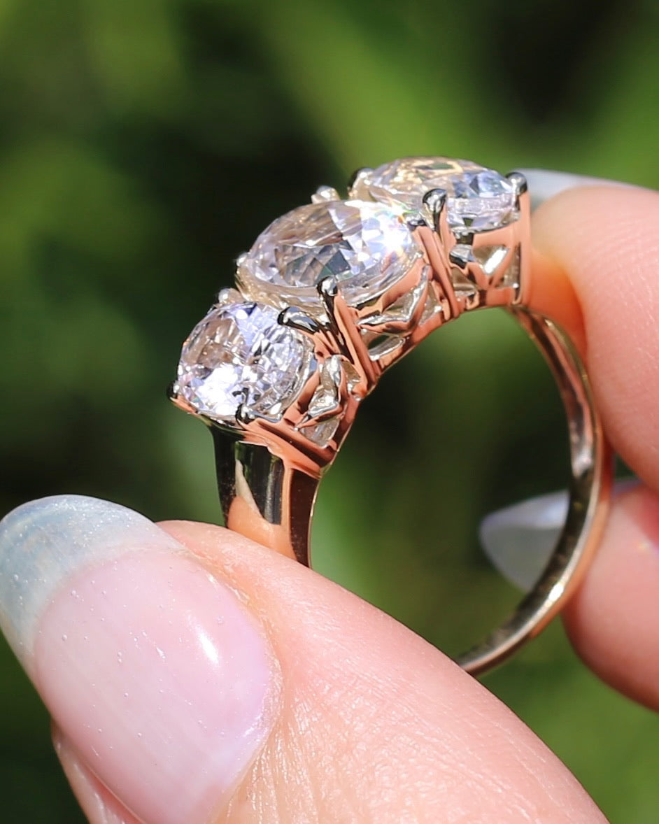 Oval Trilogy Rock Crystal Ring, 9ct Yellow Gold, size Q1/2 or 8.5, 5.59g