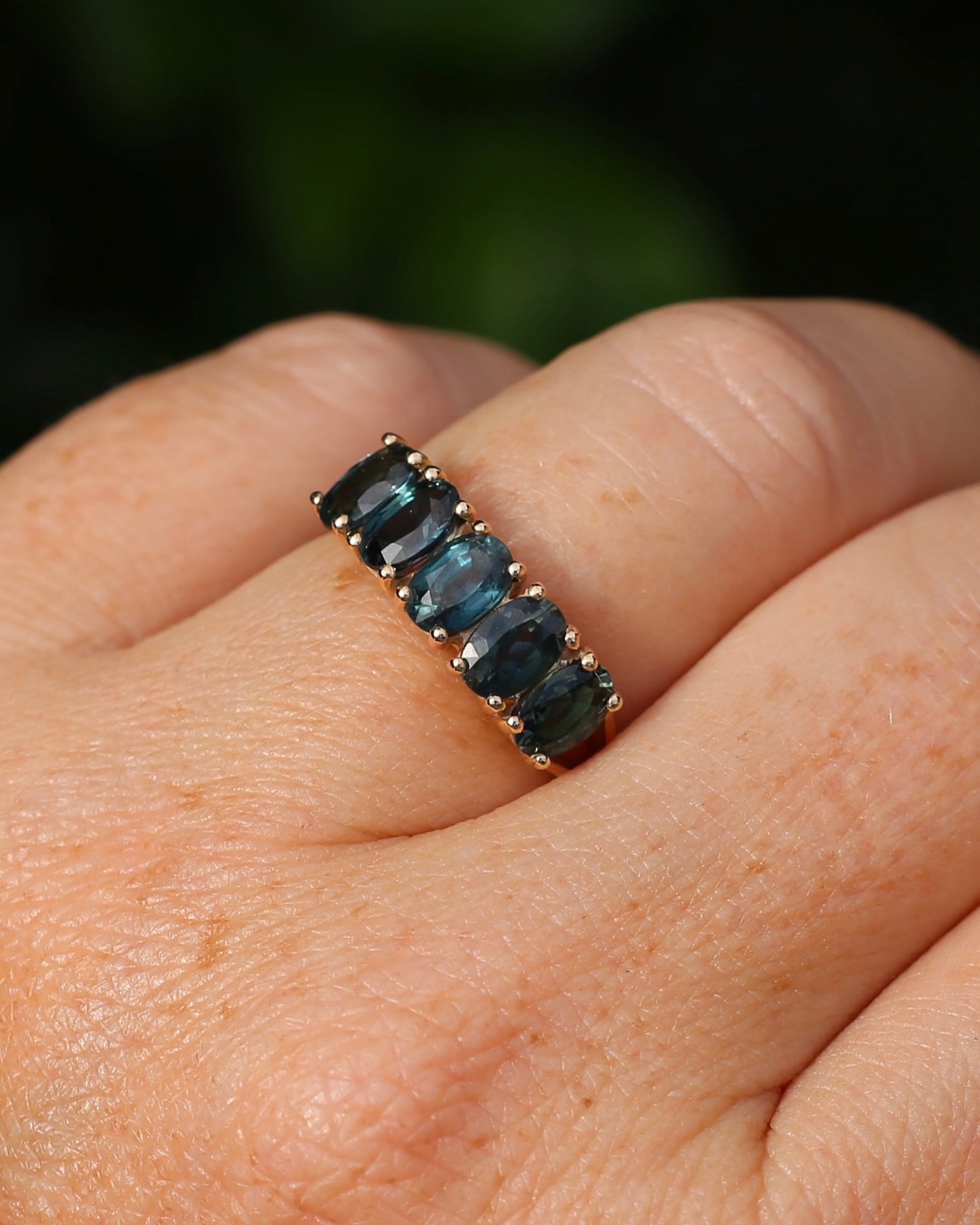 Vintage 3.25ct Five Stone Parti Sapphire Ring, 9ct Yellow Gold, size O1/2 or 7.5 with valuation, 3.05g