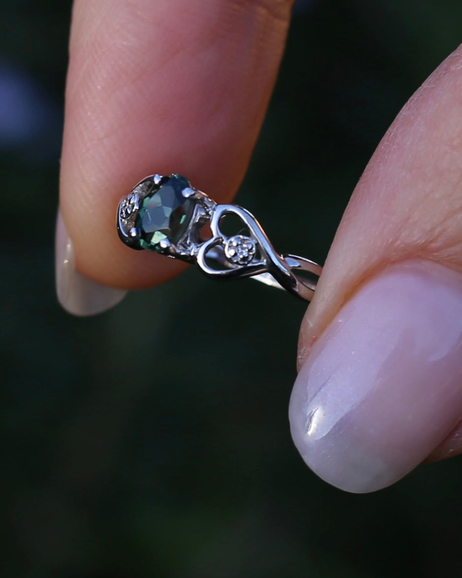 0.7ct Natural Green Parti Sapphire with tiny Diamond Set Heart Shoulders, 9ct White Gold, size K or 5.25, 1.27g