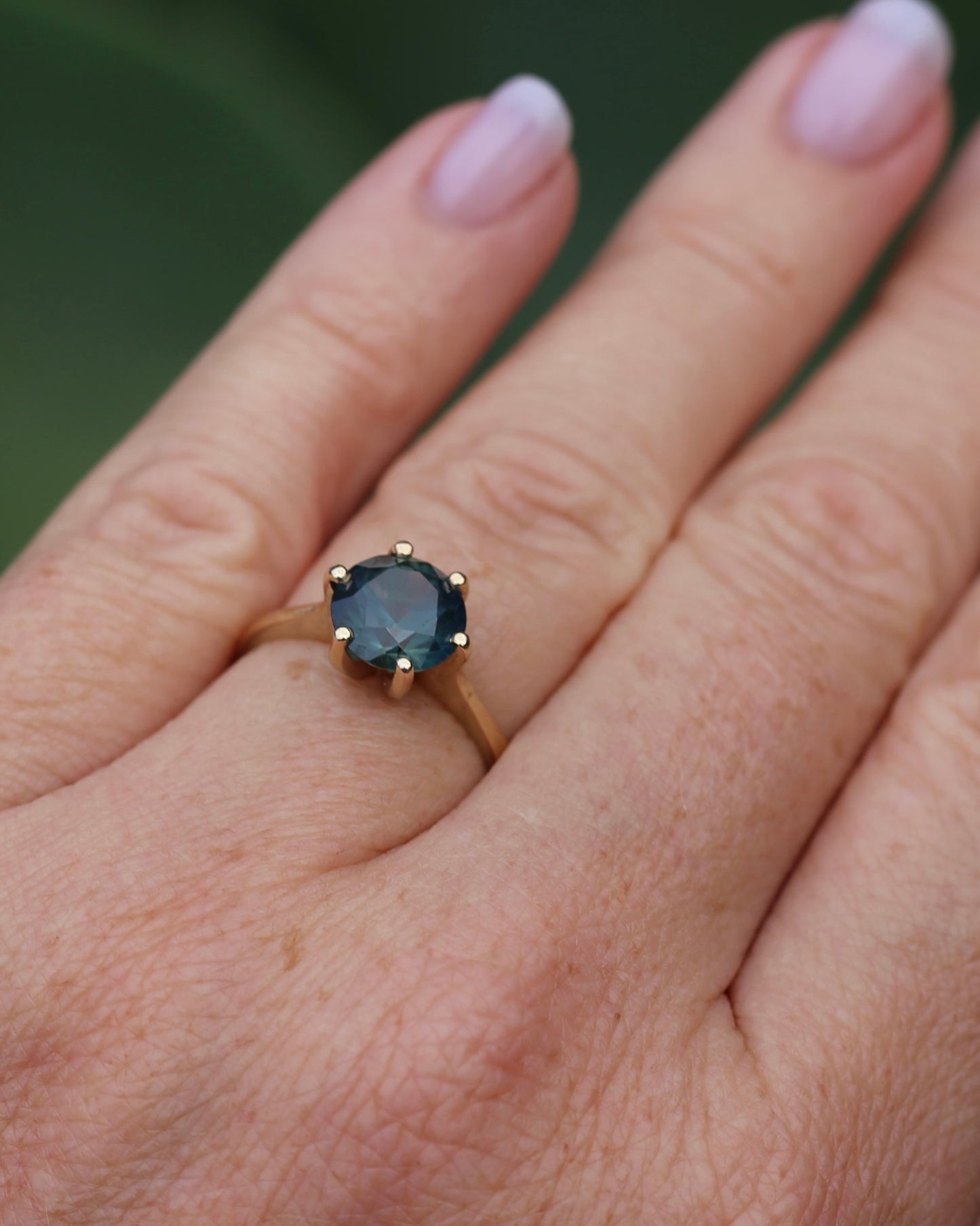 2.95ct Unheated Parti Sapphire Solitaire, 9ct Yellow Gold, size O or 7.5, 3.05g