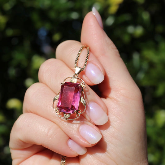 Circa 1930s-1950s Pink Paste Pendant in Decorative 9ct Gold Leaf Surround, 4.95g