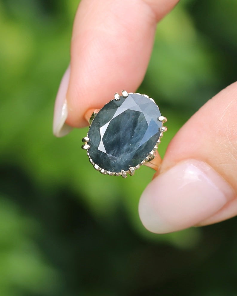 8.4ct Opaque Blue Sapphire, in Four Double Claw Filigree 9ct Yellow Gold Ring, size J or 4.75, 3.53g