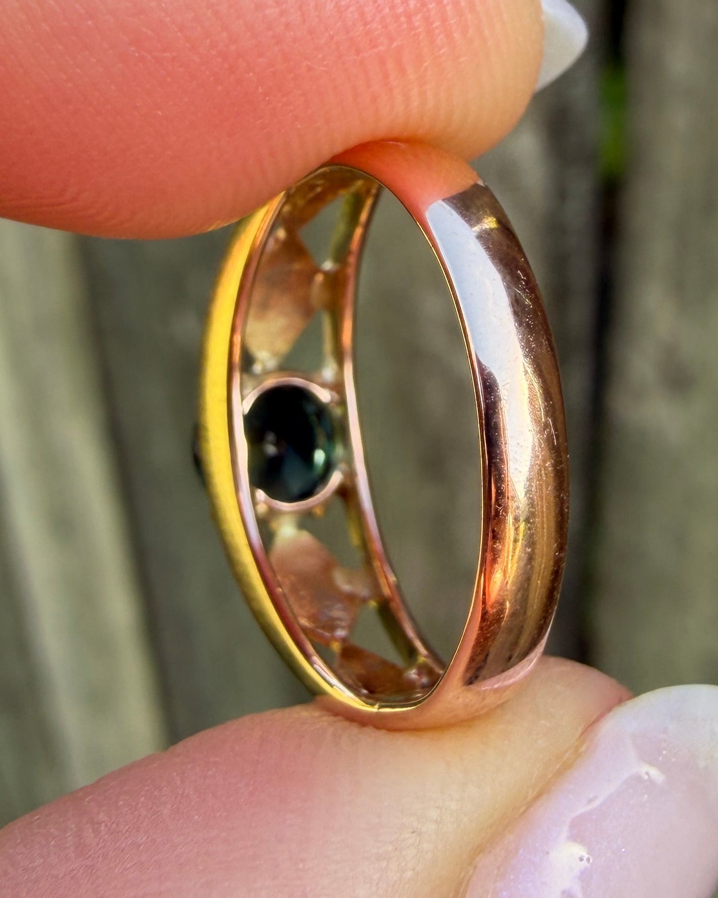 1ct Natural Teal Australian Sapphire in Hand Carved 14ct Rosey Gold Ring, size M or 6.25, 3.14g