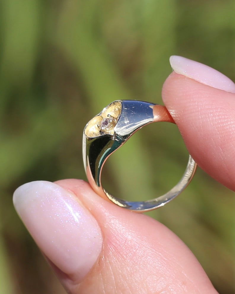 ON HOLD 1979 London Made Old Cut Diamond Heart Signet Ring, 9ct Yellow Gold, size J1/2 or 5, 2.48g