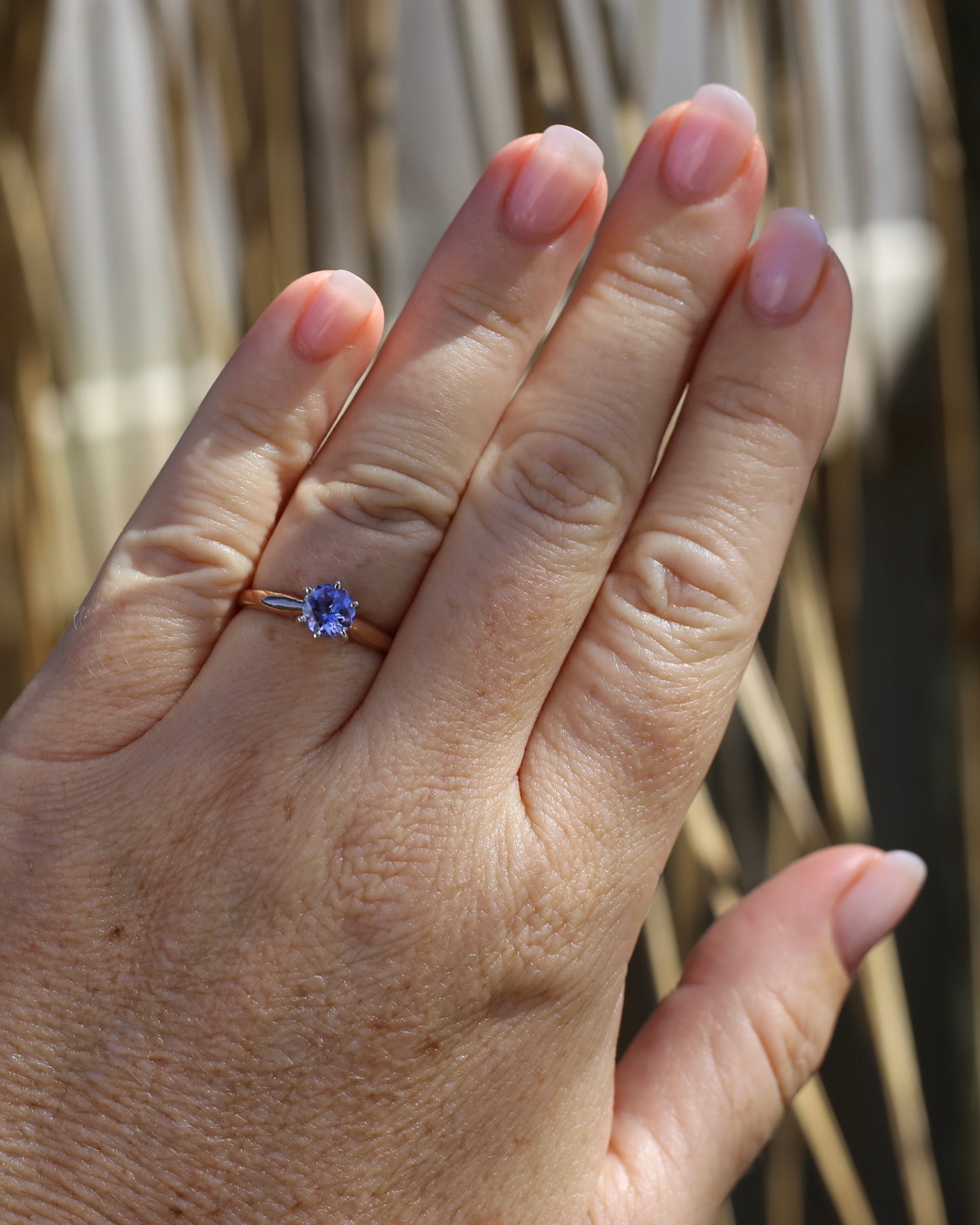 1ct Natural Tanzanite 6 Claw Ring, 10ct Rose and White Gold, size N1/2 or just under 7, 2.49g