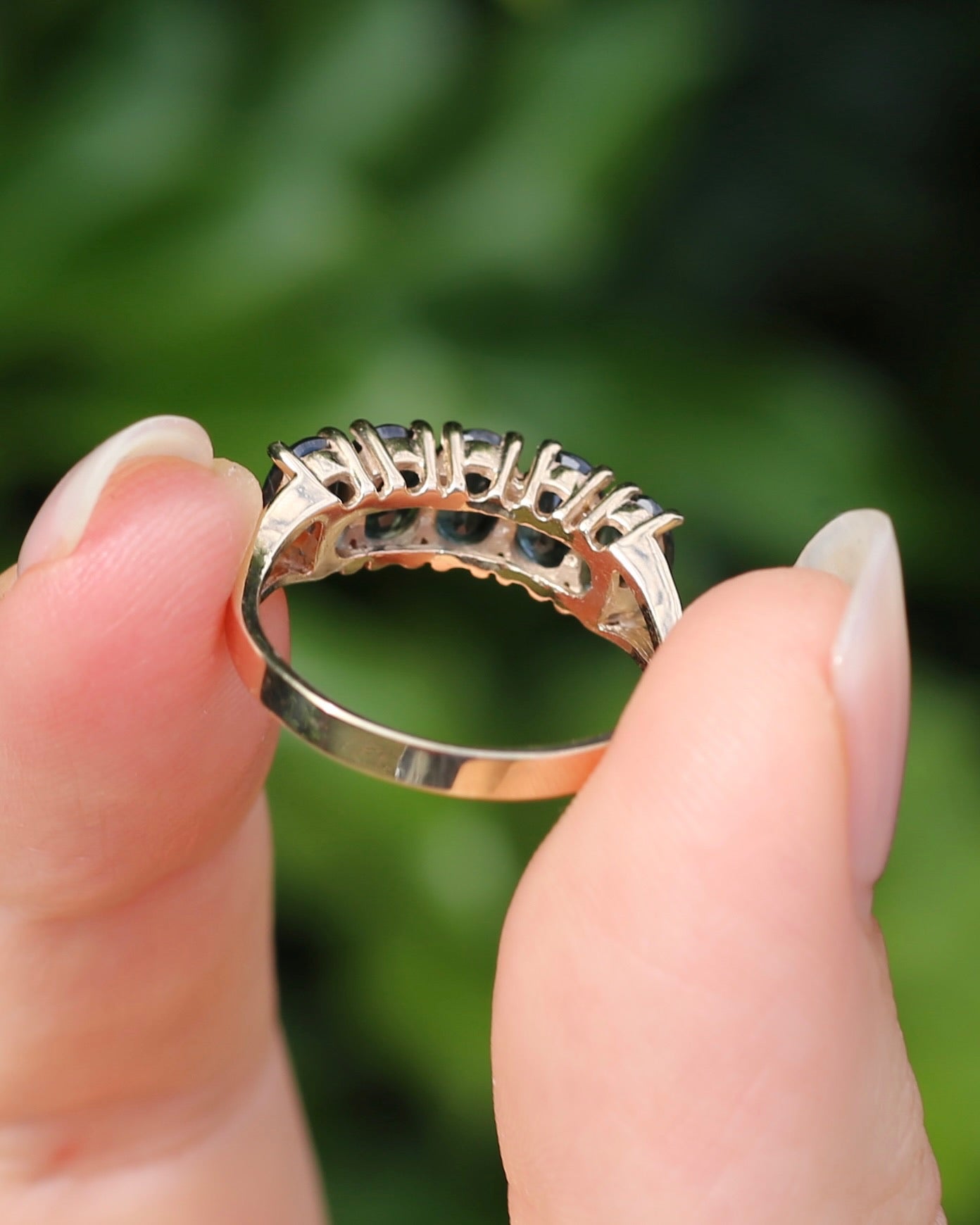 Vintage 3.25ct Five Stone Parti Sapphire Ring, 9ct Yellow Gold, size O1/2 or 7.5 with valuation, 3.05g