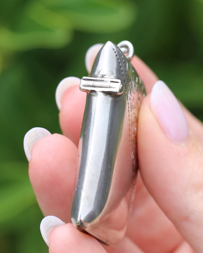 Antique 1898- 1899 Silver Vesta Case, With Leaf Design, initials FK 24.8g