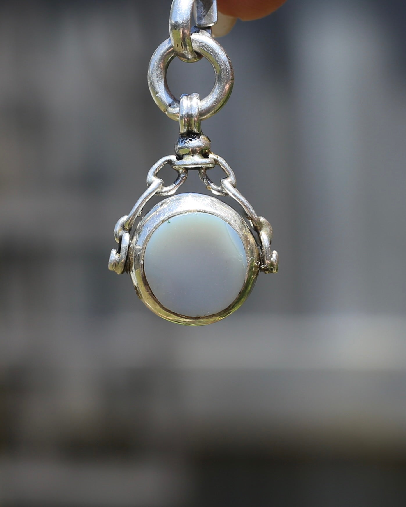 Vintique Spinner Fob with Chain Detail and Agate Faces, 5.4g
