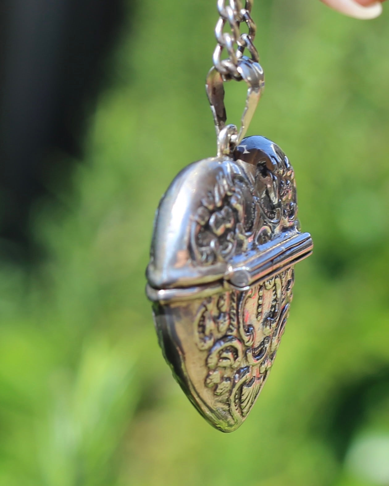 Vintage Heart Shaped Repousse Sterling Silver Vinaigrette Pendant, 12.0g