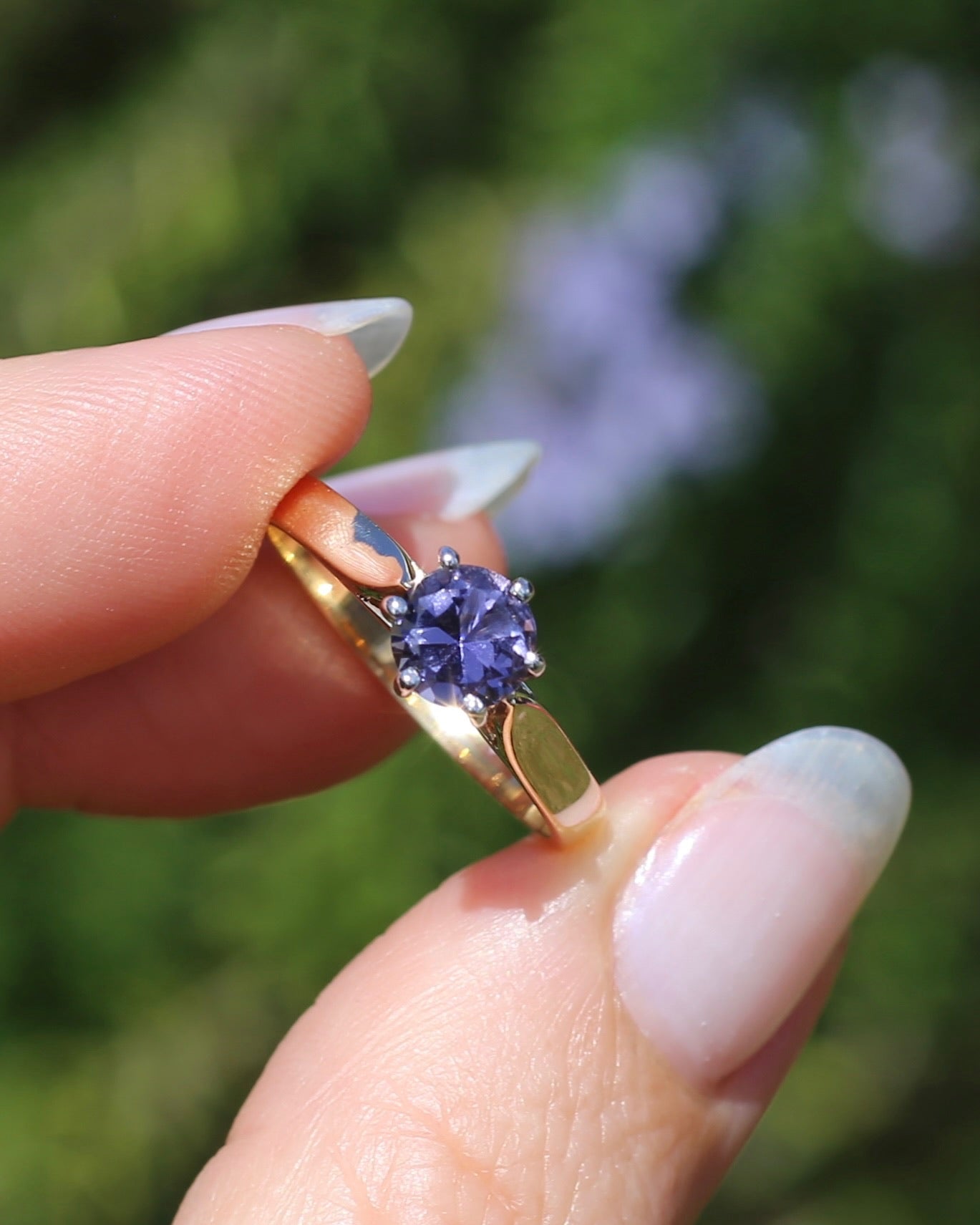 Hand Carved Australian Iolite Solitaire Ring, 9ct White and Yellow Gold, size S1/2 or 9.25, 3.03g