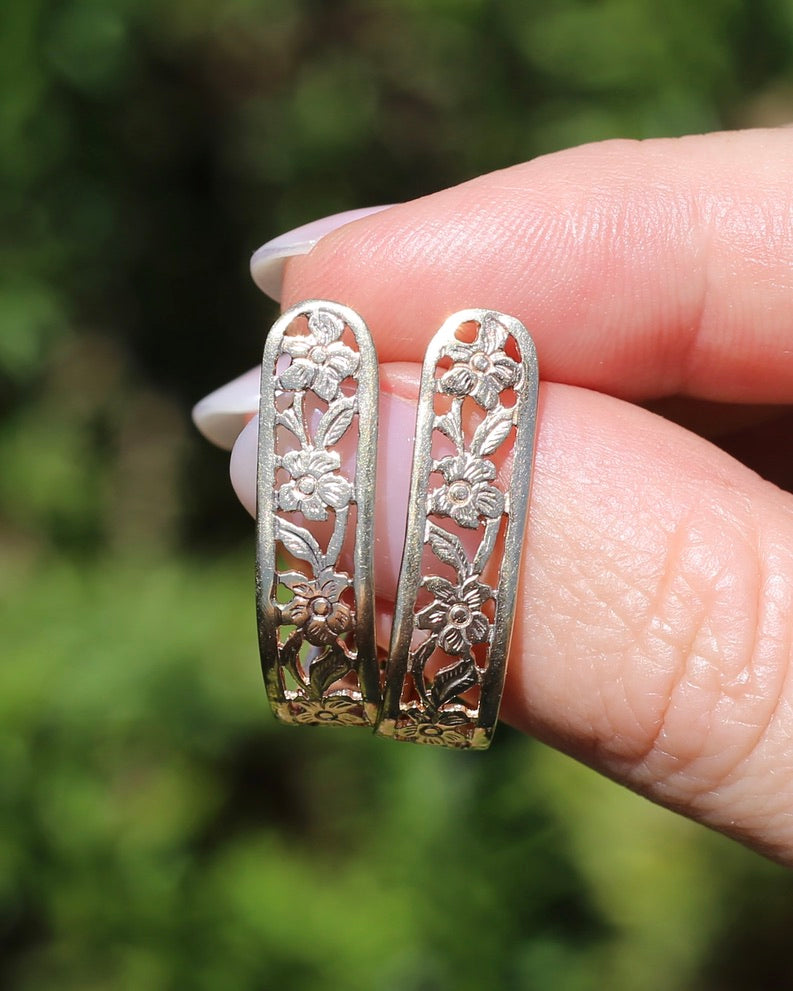 Floral Hand Carved 9ct Yellow Gold Earrings - Studs-, 9ct Yellow Gold, 3.13g