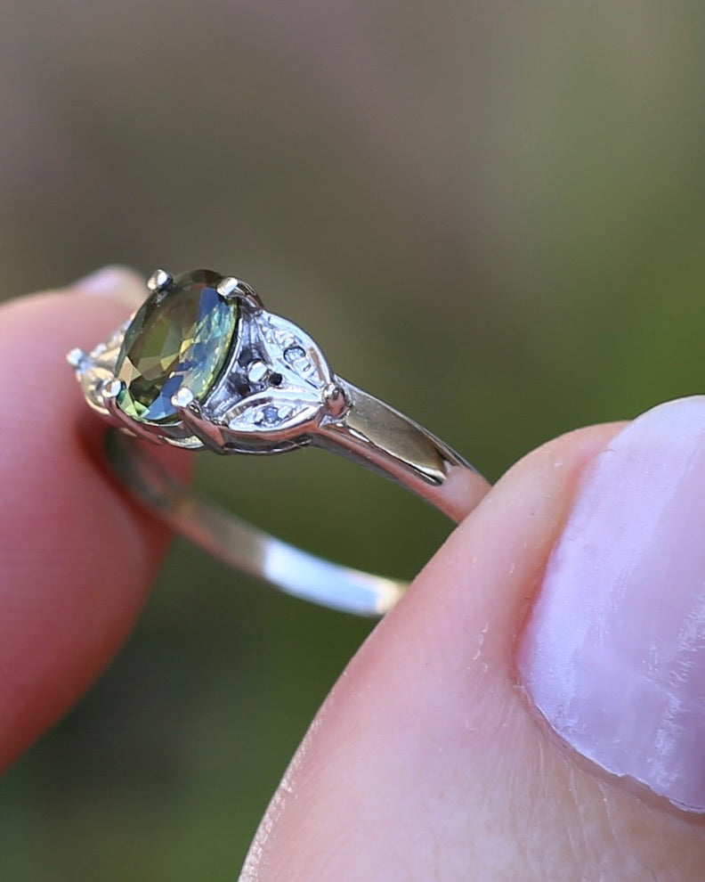0.8ct Parti Sapphire and Single Cut Diamond Ring, 9ct White Gold, size N or just over 6.5, 2.00g