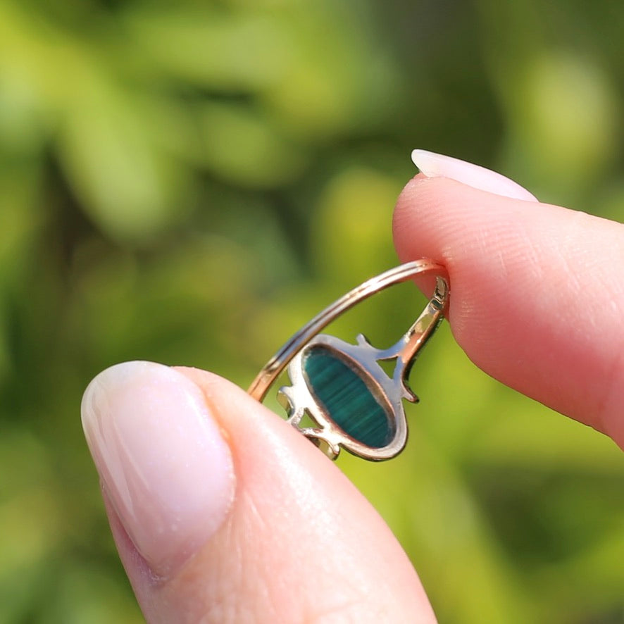 Oval malachite Ring, 9ct YG, size 8 or Q