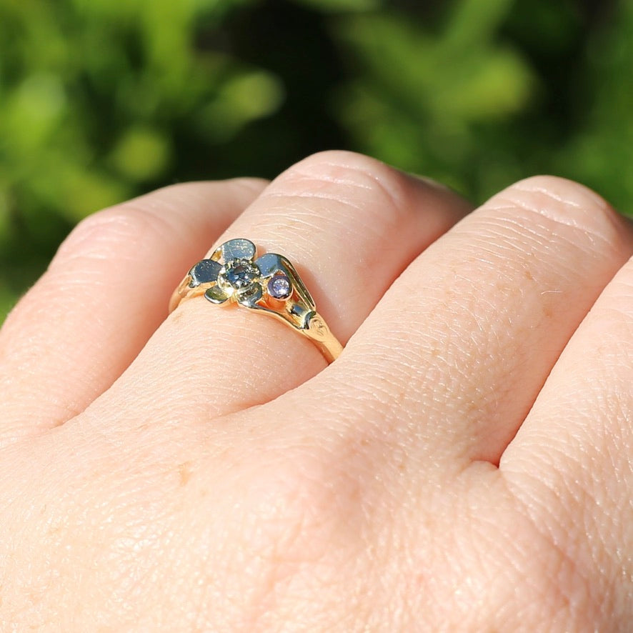 Unique Parti Sapphire and Diamond Flower Ring, 18ct Yellow Gold, size N or just over 6.5