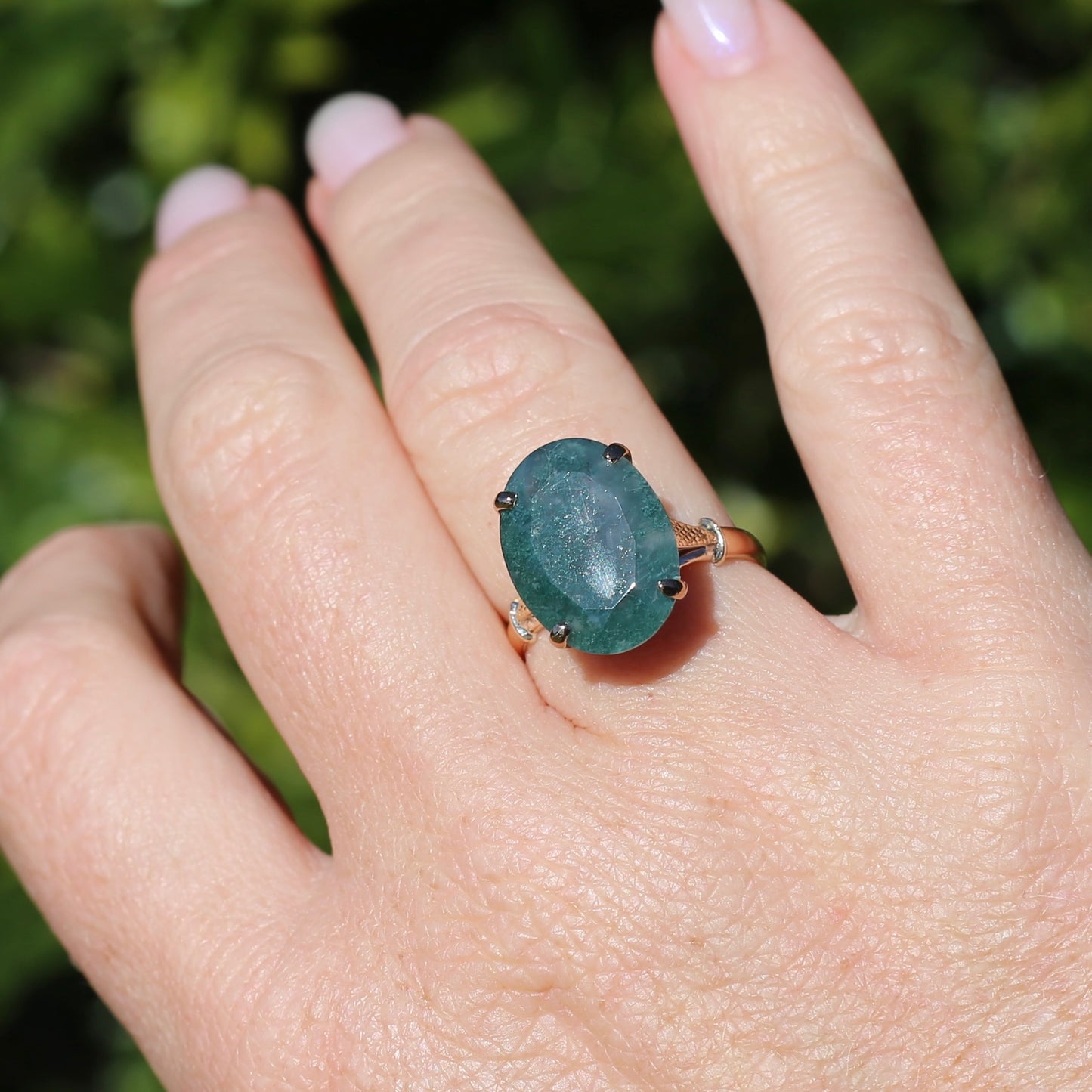 8ct Oval Moss Agate Claw Set Cocktail Ring, 14ct Yellow Gold, size Q1/2 or just over 8.25