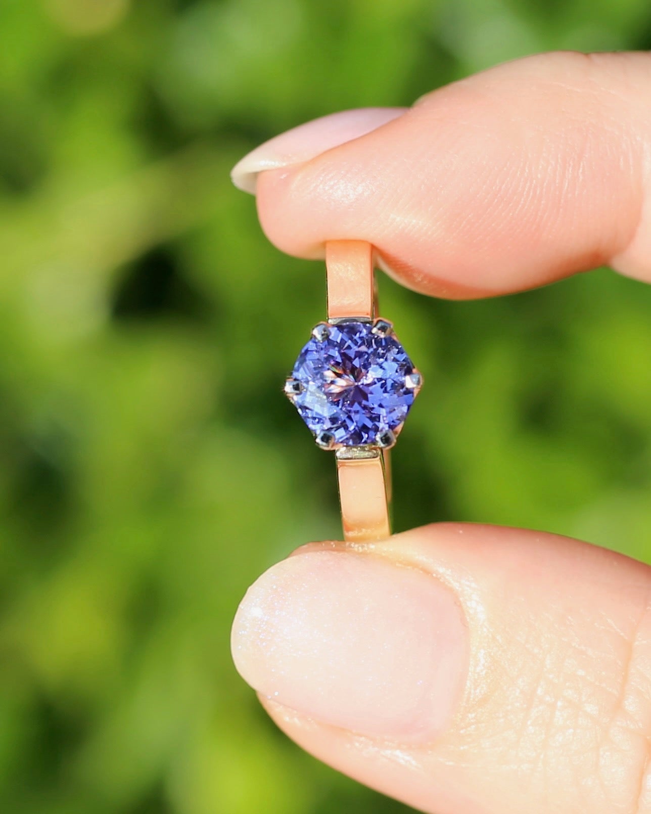 1.65ct Tanzanite in Vintage Mixed Metal 9ct White & Yellow Gold Ring, size Q1/2 or 8.25