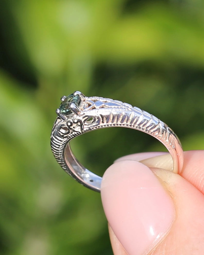 0.4ct Parti Sapphire Solitaire, Silver Filigree Ring, size N1/2 or 7, 2.6g