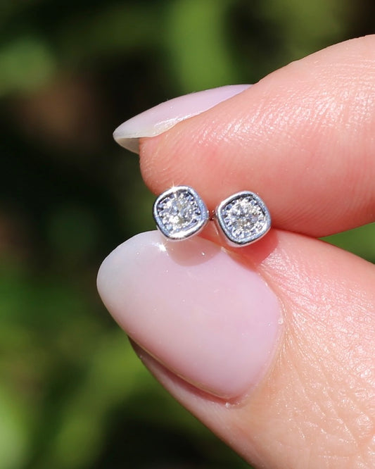 Cushion Shaped Illusion Set Round Cut Natural Diamonds, 9ct and 10ct White Gold, 1.05g