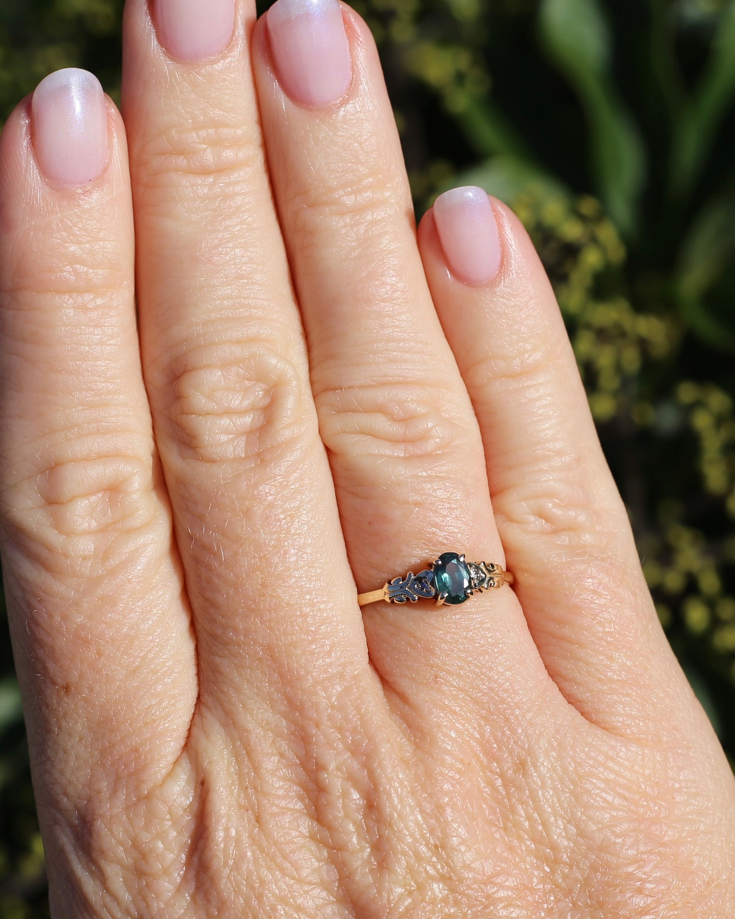 0.5ct Natural Green Parti Sapphire with Diamond Set Heart & Leaf Shoulders, 9ct Yellow Gold, size O1/2 or 7.5, 1.44g