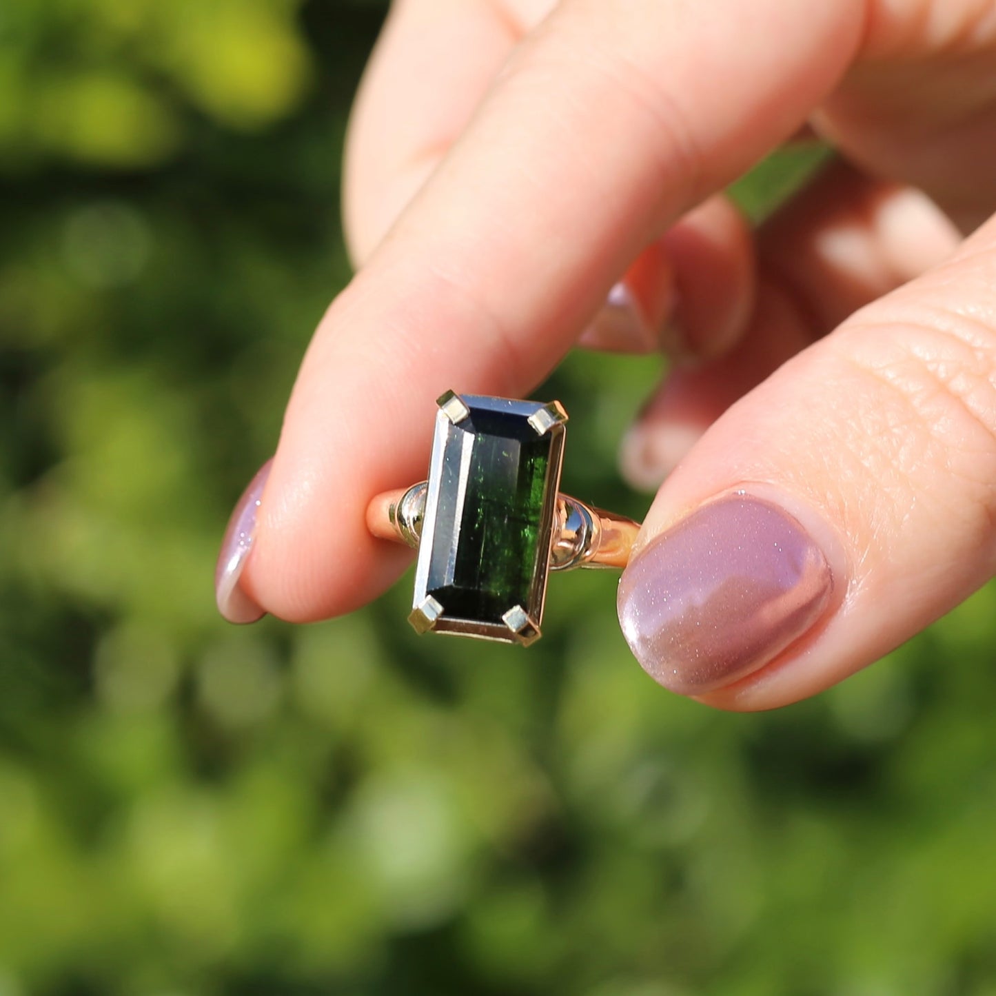 3.97ct Natural Green Tourmaline in Chunky 9ct Gold Ring, 9ct Yellow Gold, size P or just over 7.5