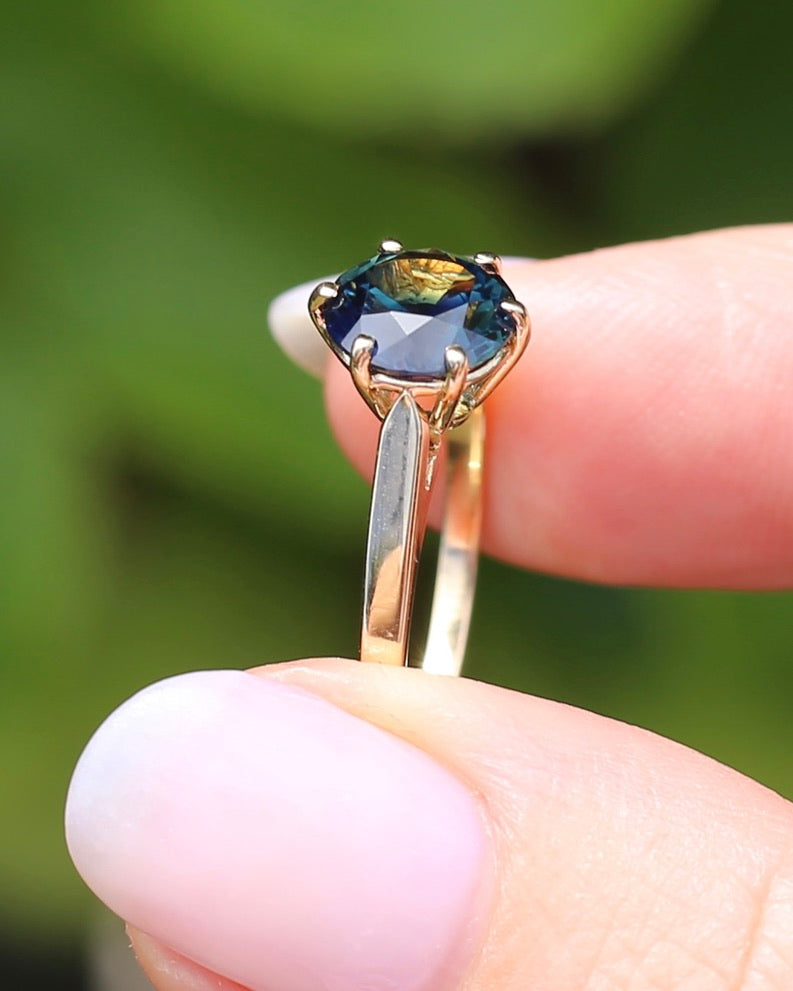 Vintage 2.44ct Blue Parti Ring, 14ct Yellow Gold, size O or 7.25, 2.49g with valuation