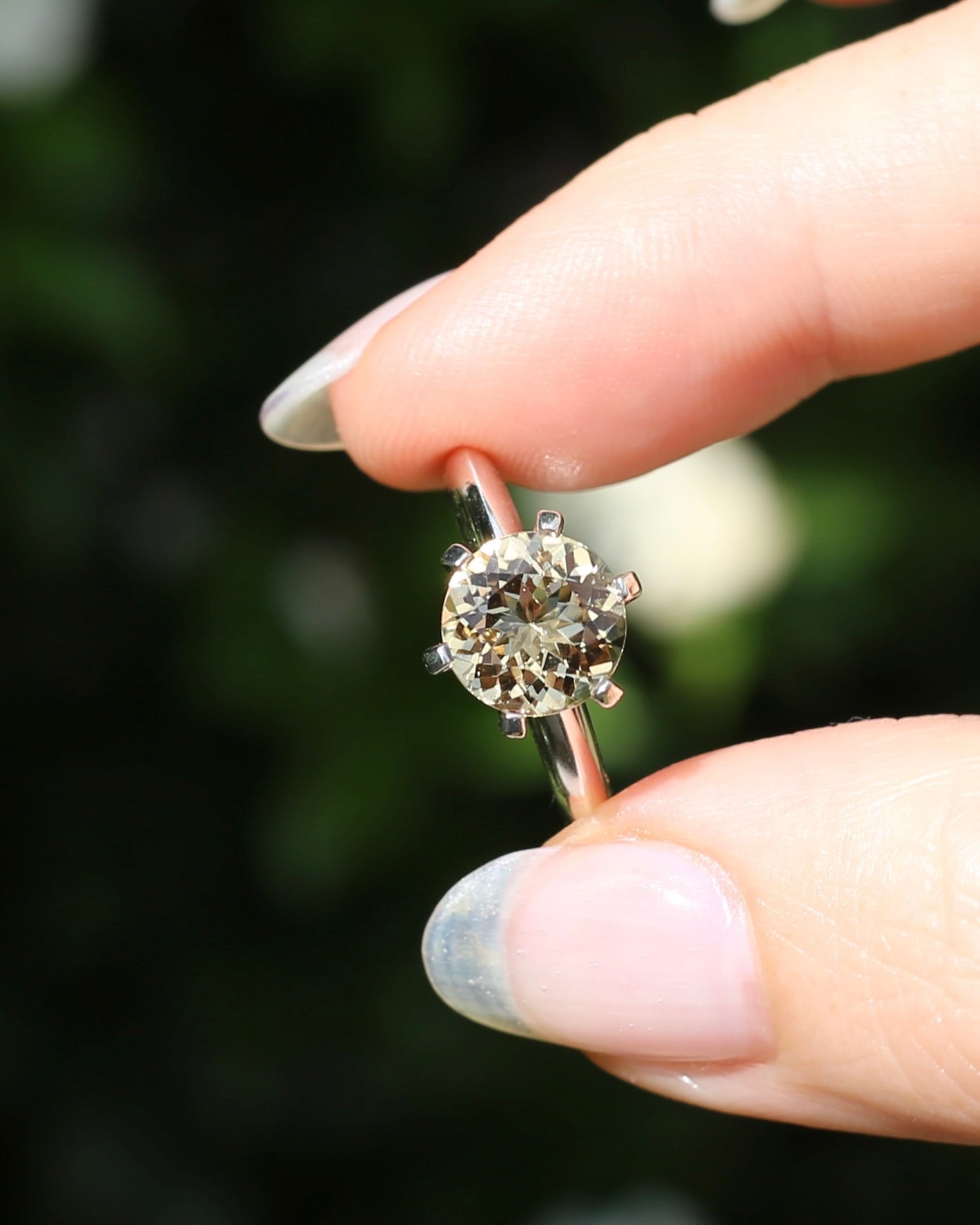 9mm 2.25ct Natural Yellow Beryl, 6 Claw Set, 9ct White Gold, size N1/2 or nearly 7, 3.75g