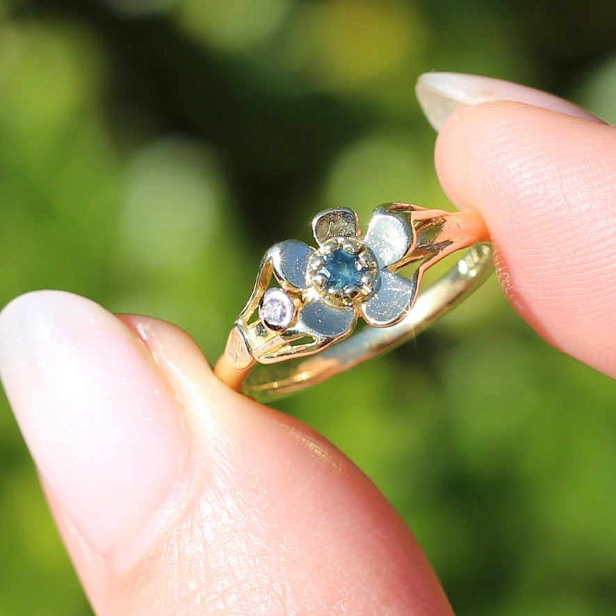 Unique Parti Sapphire and Diamond Flower Ring, 18ct Yellow Gold, size N or just over 6.5