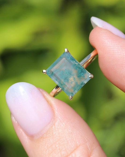 3.7ct Emerald Cut Moss Agate Ring, 9ct Yellow Gold, size Q1/2 or 8.25, 3.0g