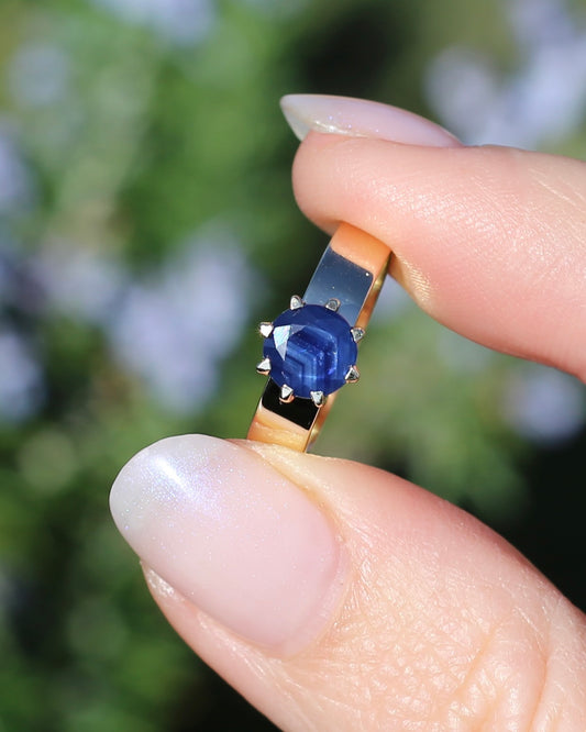 ON HOLD Multi Claw Set Vintage Blue Sapphire Ring with Silk Inclusions, 9ct Yellow Gold, size L1/2 or 6, 2.49g