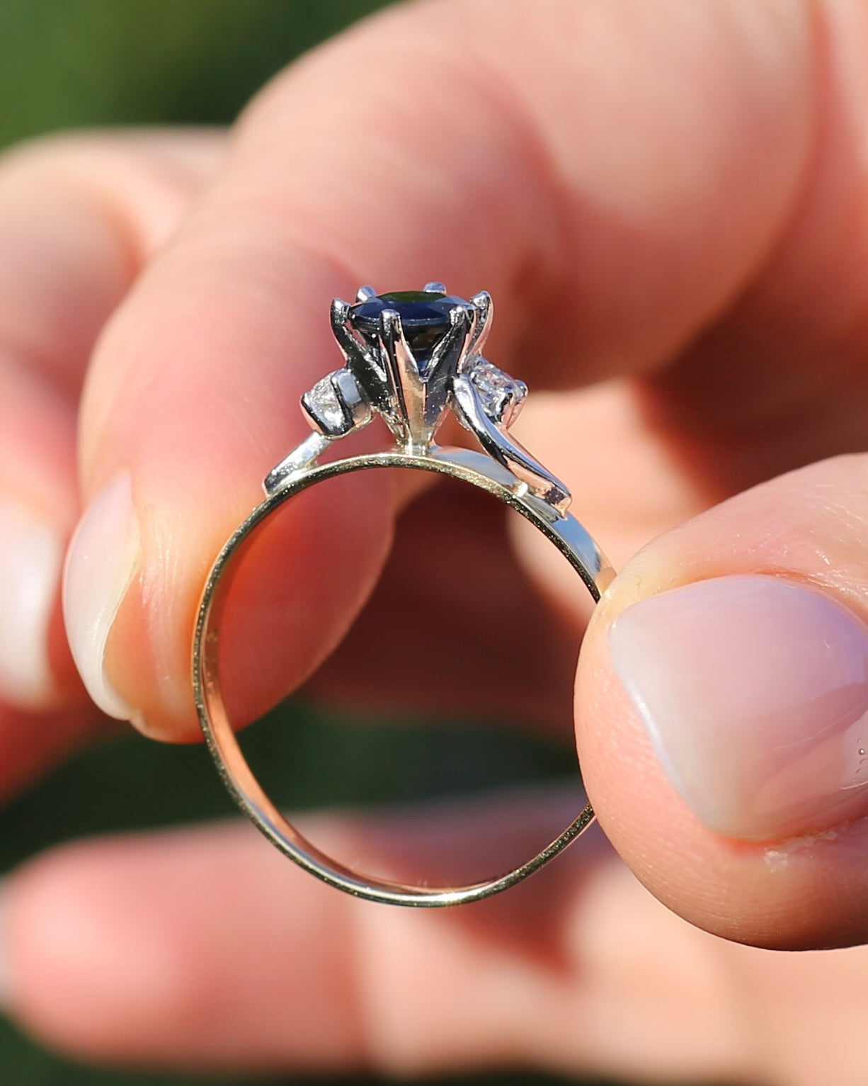 1ct Dark Blue Natural Sapphire with White Side Stones, 9ct Yellow and White Gold, size 9 or S, 2.23g