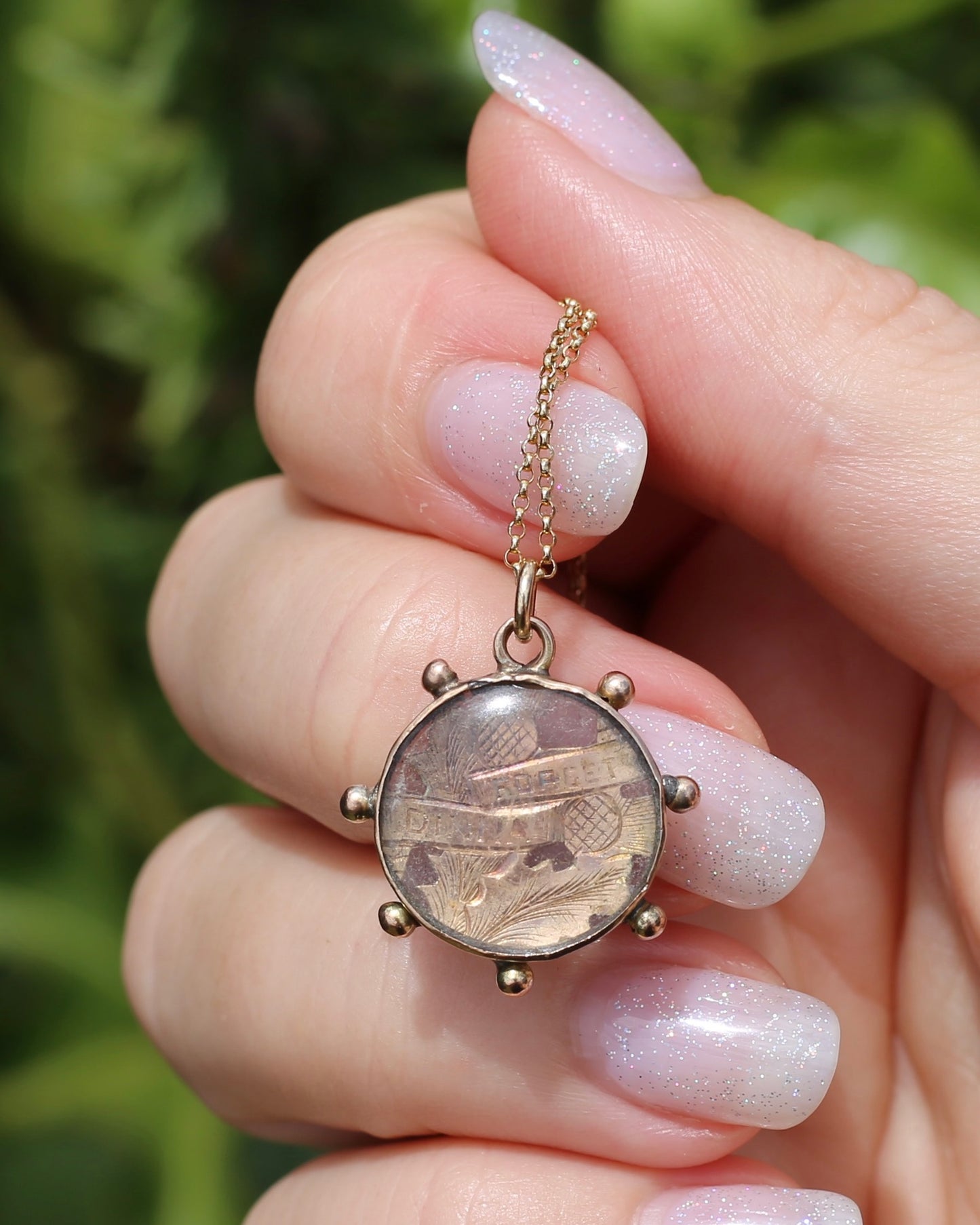 Antique Rustic Scottish "Dinna Forget" Thistle Pendant, 9ct Yellow Gold, 9ct Rose Gold, Resin, 3.30g