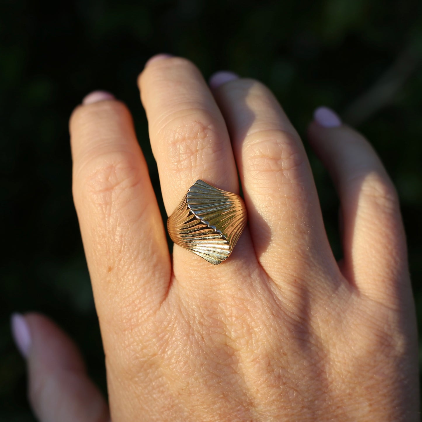 Mid Century Modernist 14ct Gold Sculptured Shell or Fan Ring, size R or 8.5 (maybe fits a bit bigger)