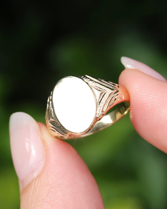 Vintage Oval Signet Ring, 9ct Yellow Gold, size P or 7.5, 5.27g