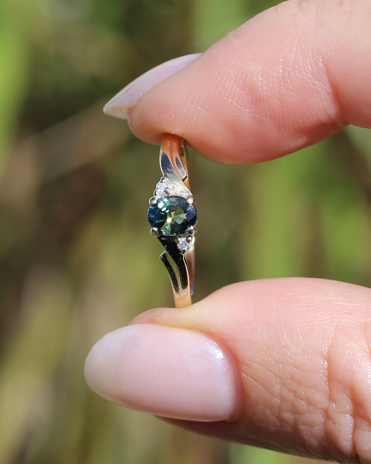 0.5ct Parti Sapphire with Diamond Side Stones, 9ct Yellow Gold, size O or 7.25, 1.48g