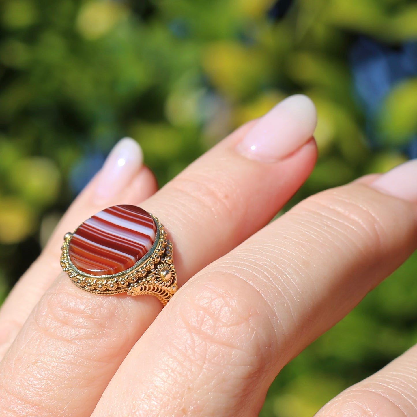 Mid Century Banded Agate in the Elaborate Scroll Detailed Floral Ring, 14ct Yellow Gold, size K1/2 or just under 5.5