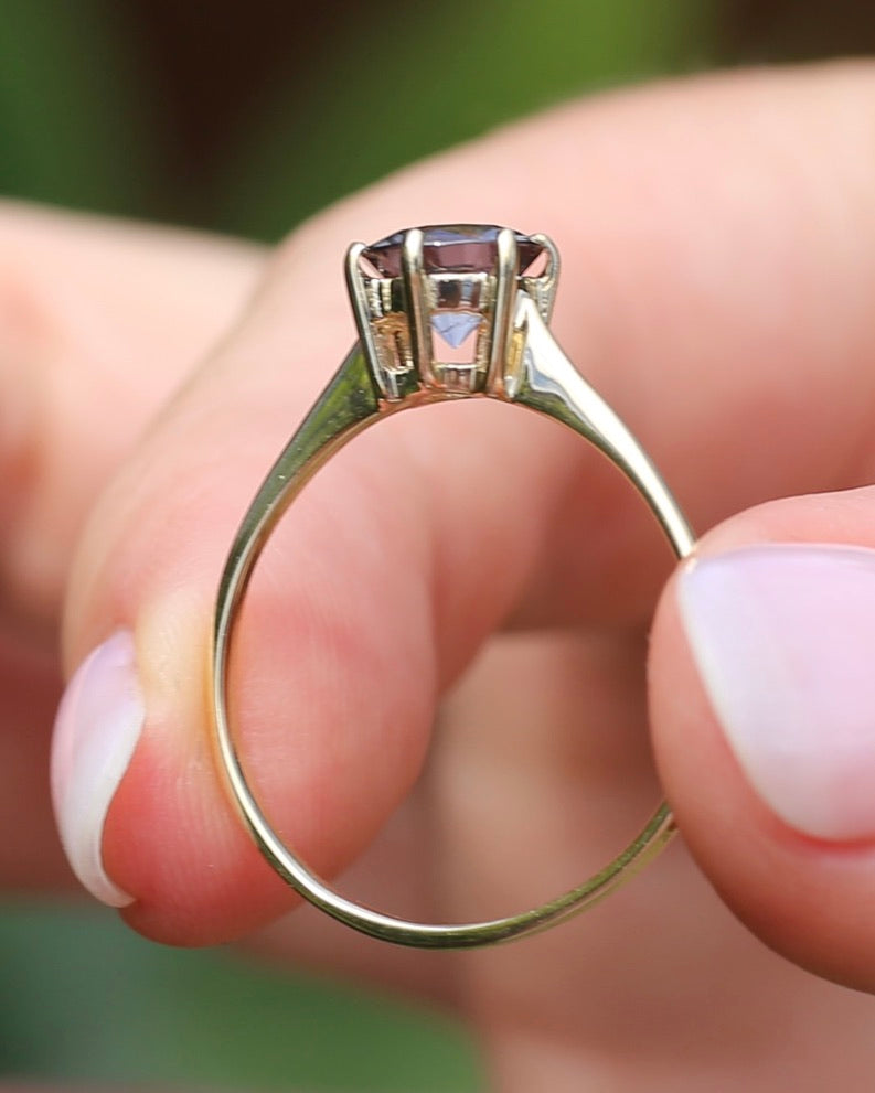 1.35 Lavender Grey Spinel Solitaire, 6 Claw setting, 9ct Yellow Gold, size 9.75 or just over T, 1.72g