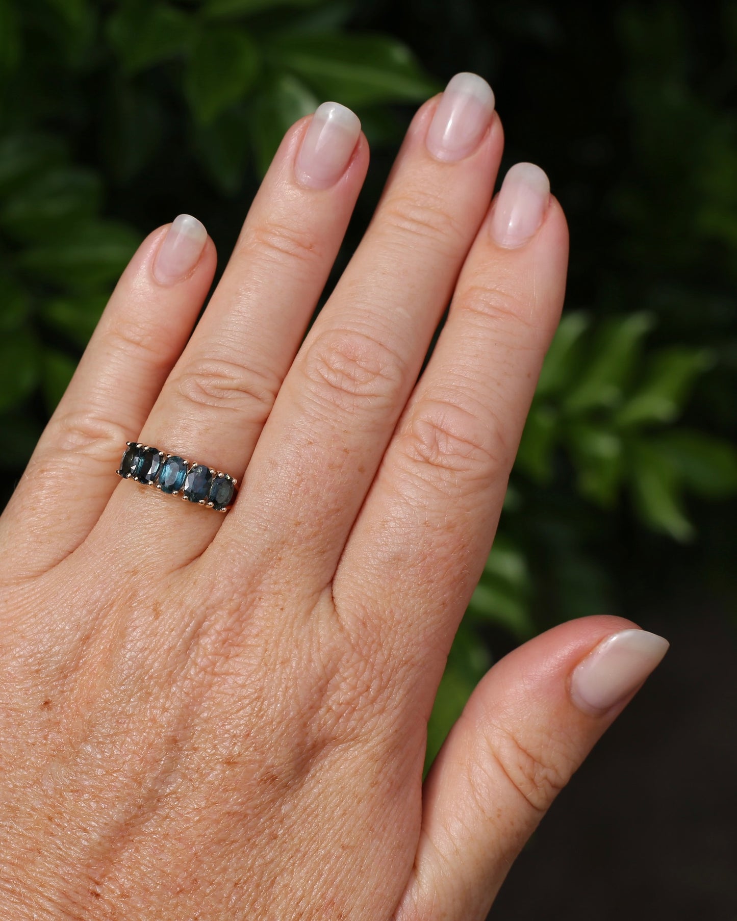 Vintage 3.25ct Five Stone Parti Sapphire Ring, 9ct Yellow Gold, size O1/2 or 7.5 with valuation, 3.05g