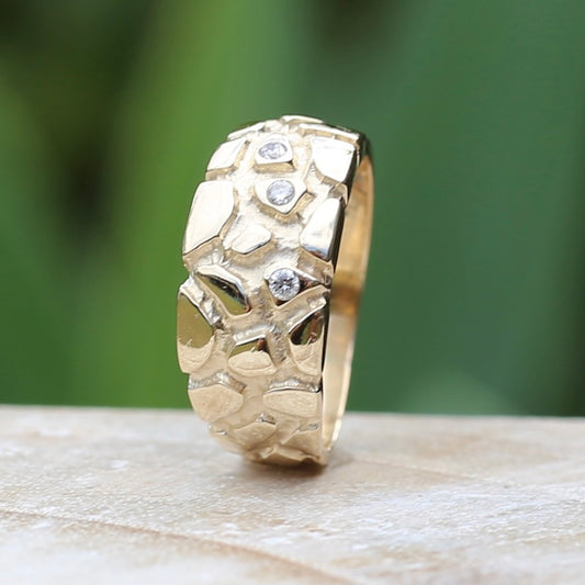 Mid Century Inspired Cobblestone and Diamond Ring, 9ct yellow gold, size R or just bigger than 8.5