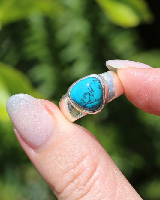 Vintage Chunky Curved Triangular Shaped Turquoise Cabochon in Bezel Set Silver, Sterling Silver, Size N1/2 or 6.75 (fits more like an M), 7.24g