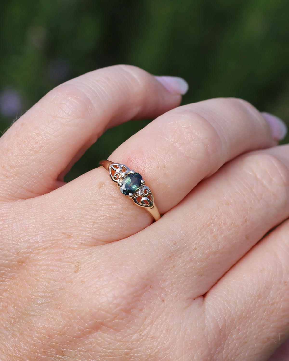 0.75ct Natural Teal Green Parti Sapphire with tiny Diamond Set Swirl Shoulders, 9ct Yellow Gold, size M1/2  or  just under 6.5, 1.44g