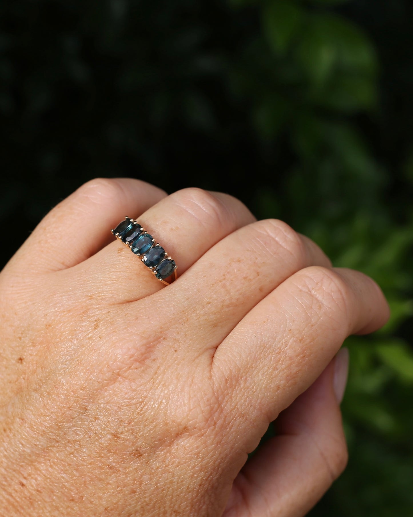 Vintage 3.25ct Five Stone Parti Sapphire Ring, 9ct Yellow Gold, size O1/2 or 7.5 with valuation, 3.05g