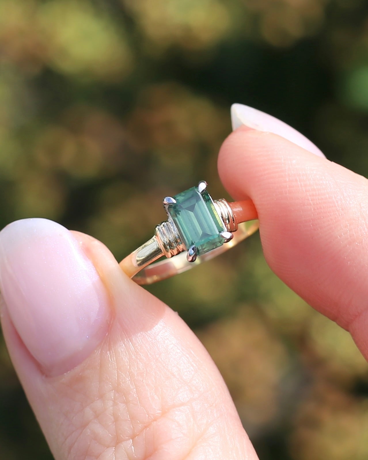 1.3ct Natural Green Emerald Cut Sapphire, 9ct White and Yellow Gold, size K1/2 or 5.5, 2.0g